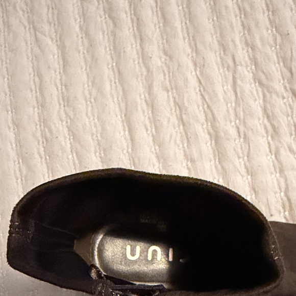 Unisa Brown Suede Ankle Boots Size 6.5 Kitten Heels NWT (But No Box) Fabulous! - Picture 4 of 6